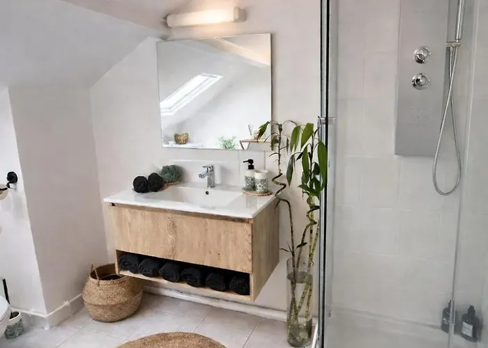 Peaceful Haven With Sea View Comfort And Charm Гавр