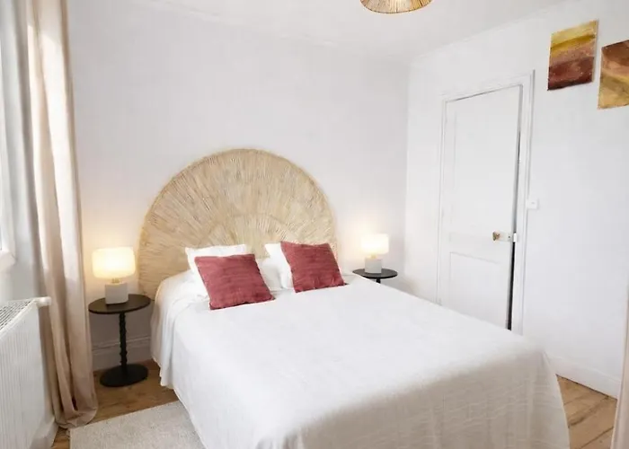 Peaceful Haven With Sea View Comfort And Charm Гавр